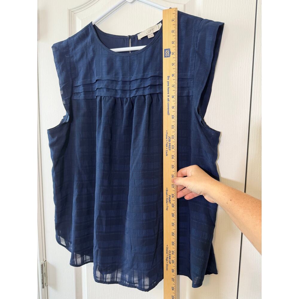 LOFT Navy Sheer Plaid Sleeveless Blouse Pleated Yoke Tank Top-Women's Size XL - Picture 4 of 6